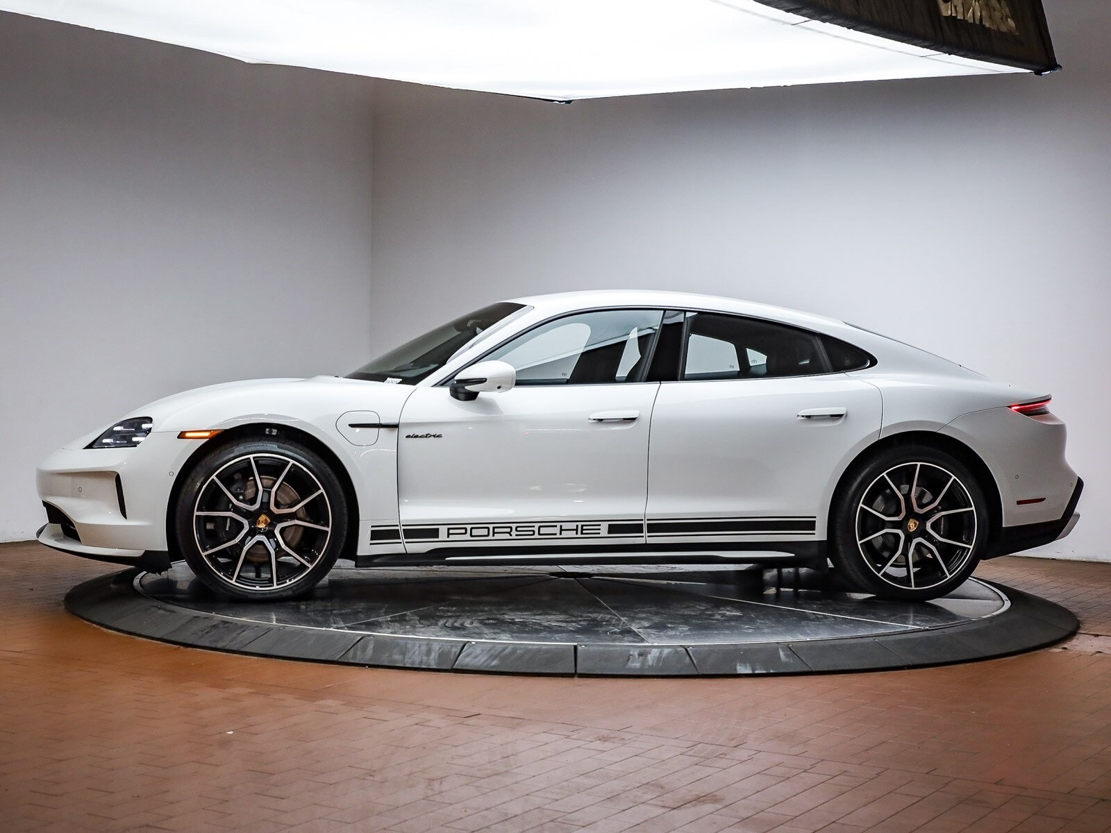 2025 Porsche Taycan photo 2