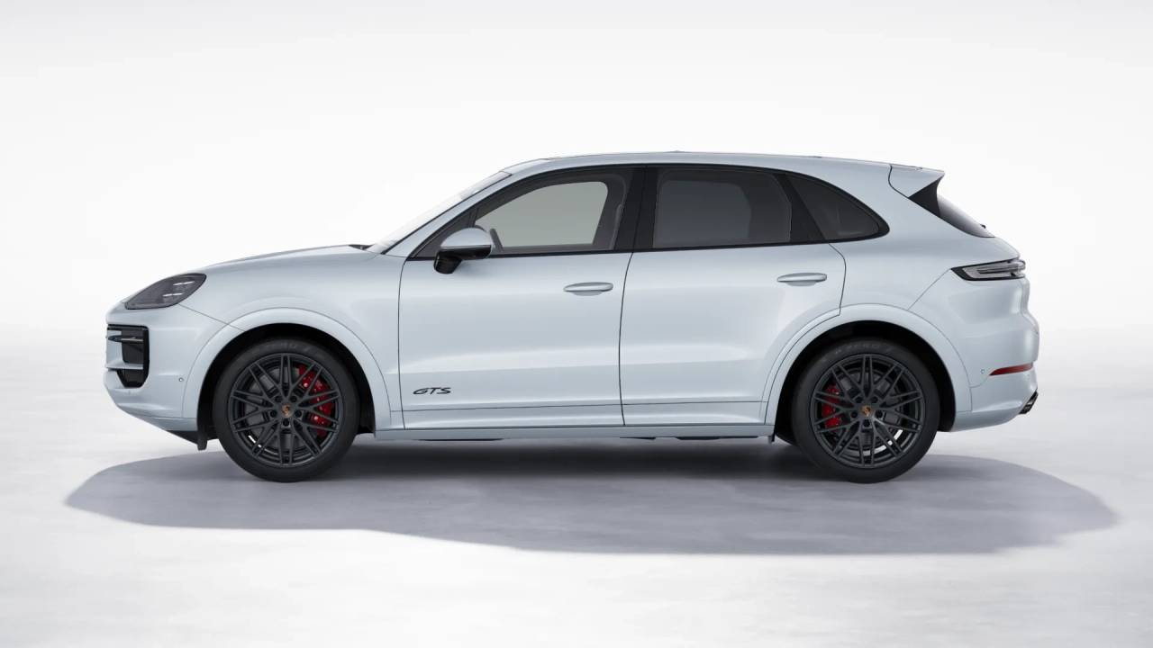 2026 Porsche Cayenne GTS photo 2