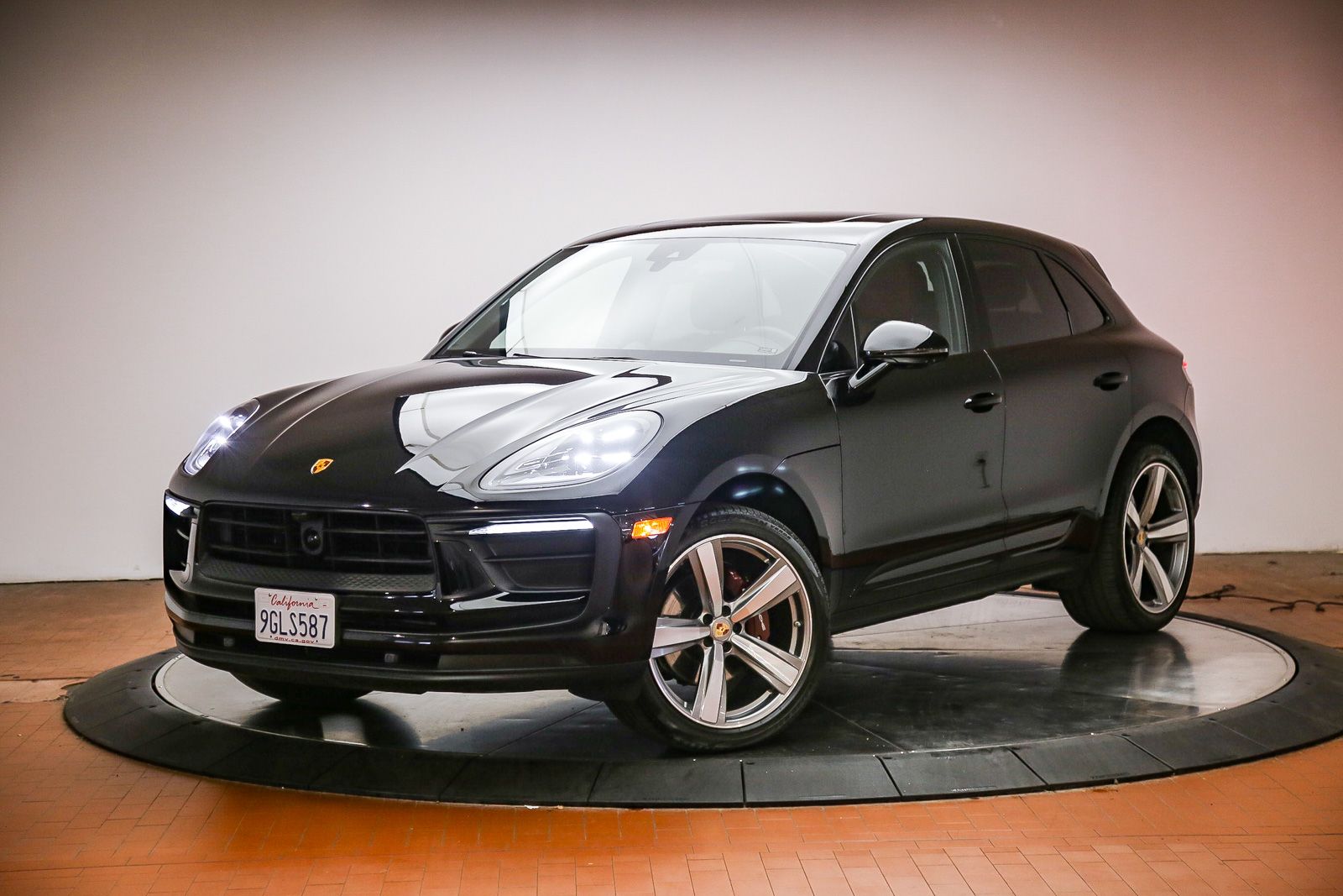 2023 Porsche Macan -'s photo