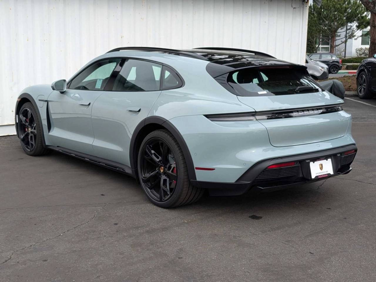 2025 Porsche Taycan 4S Cross Turismo photo 3