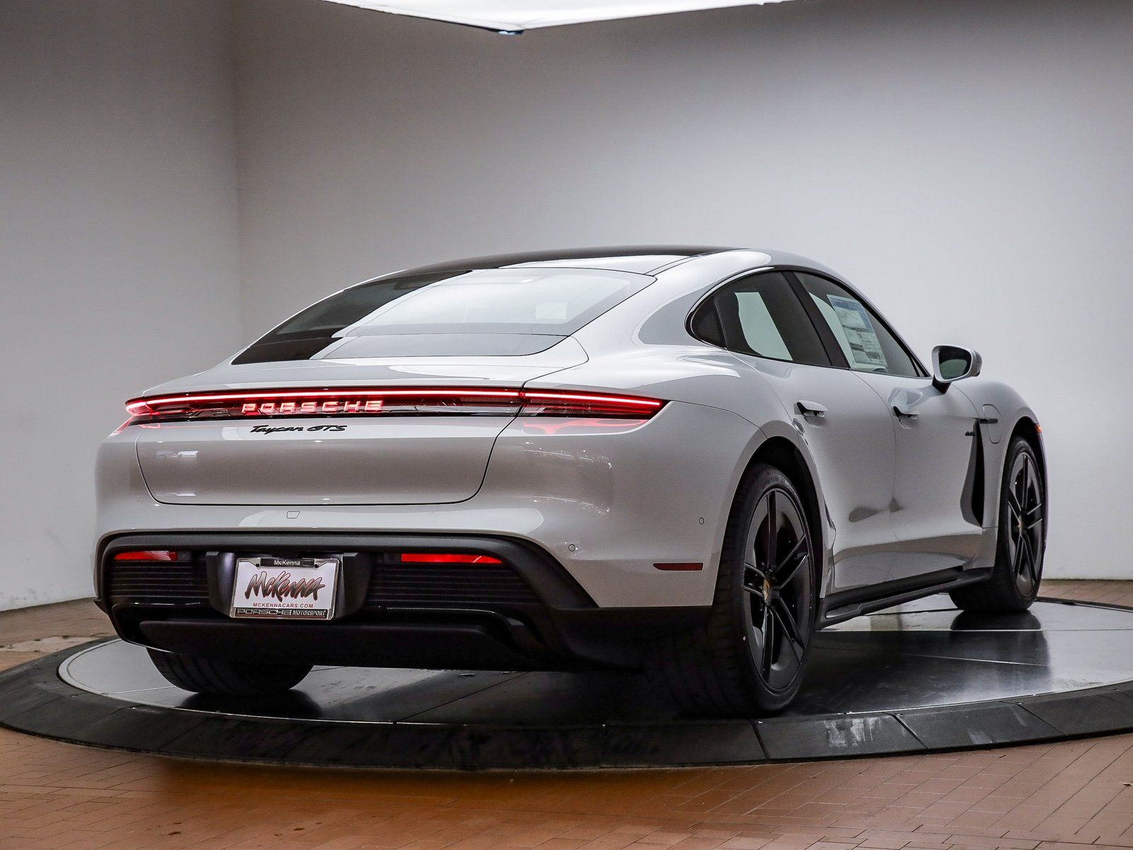2025 Porsche Taycan GTS - Photo 6