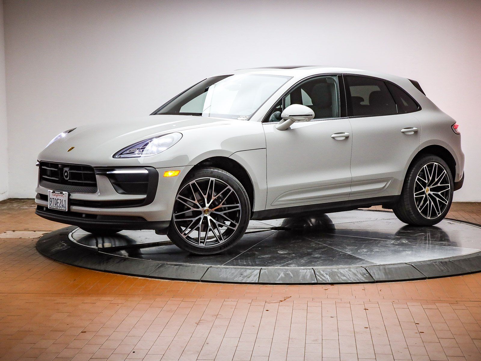 2025 Porsche Macan Base