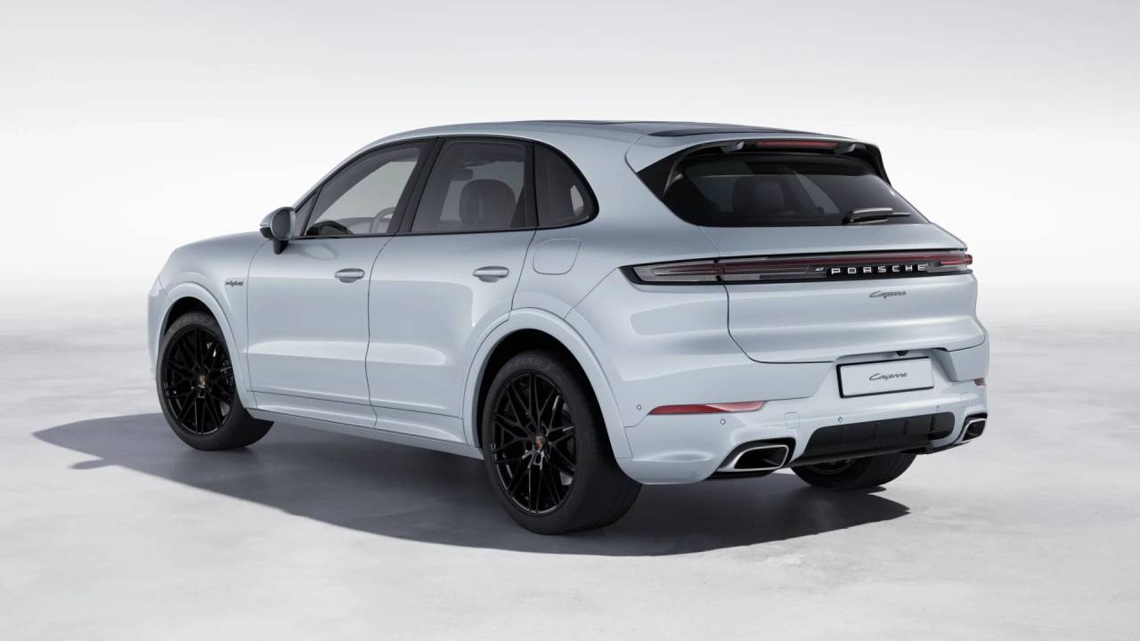 2026 Porsche Cayenne E-Hybrid photo 2