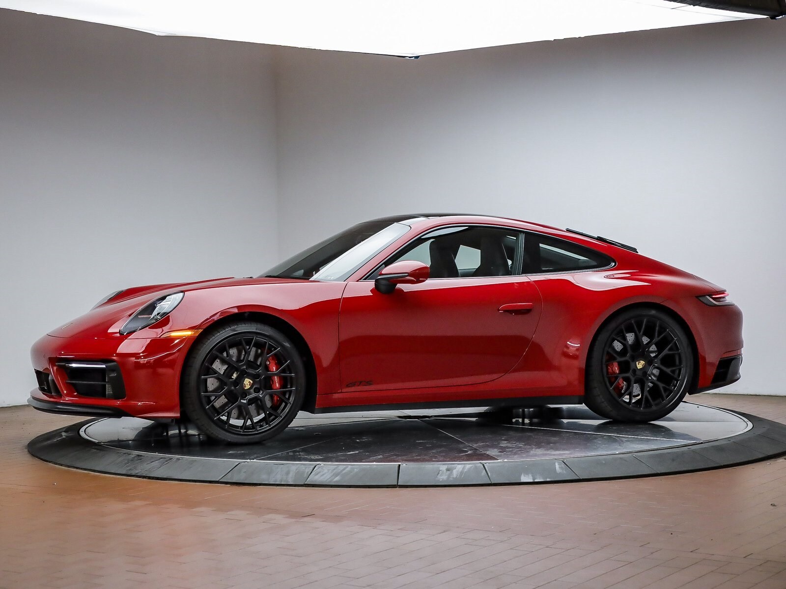 2024 Porsche 911 4 GTS photo 2