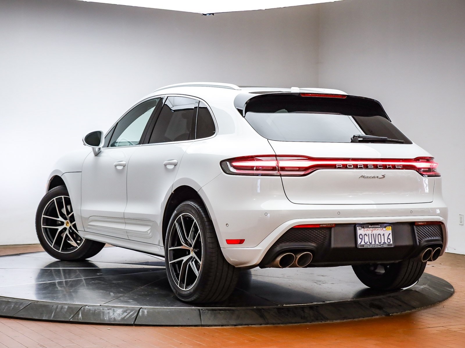 2022 Porsche Macan S photo 3