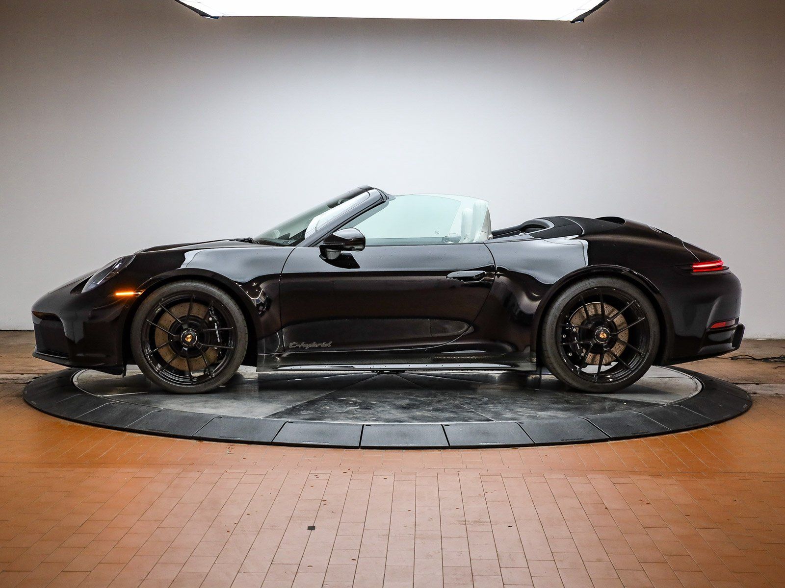 2026 Porsche 911 GTS - Photo 2