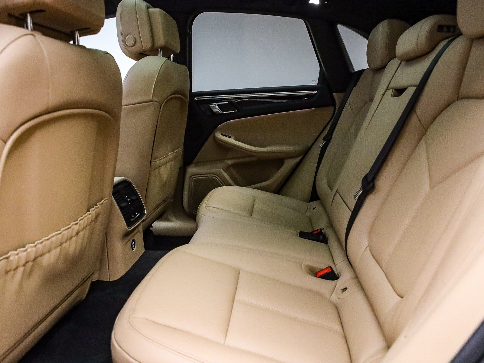 2025 Porsche Macan - Photo 23