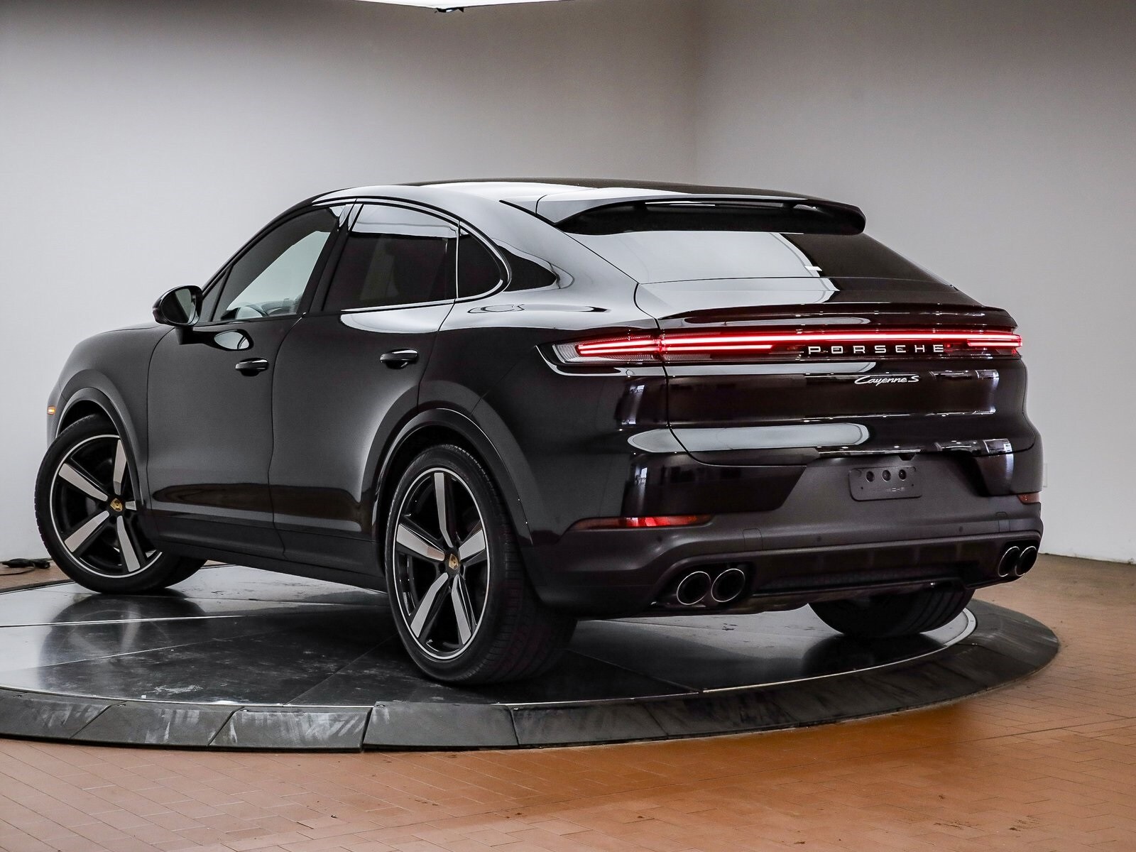 2025 Porsche Cayenne Coupe S photo 3