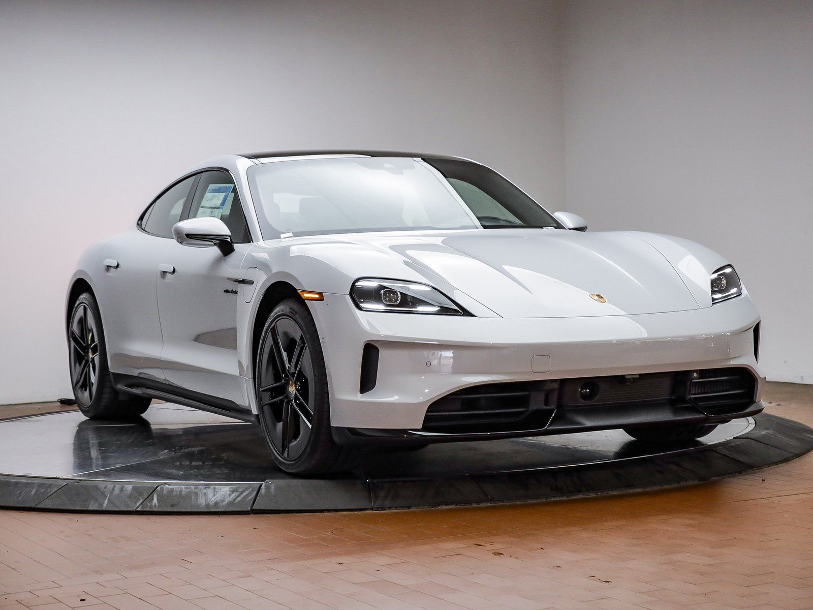 2025 Porsche Taycan GTS - Photo 14