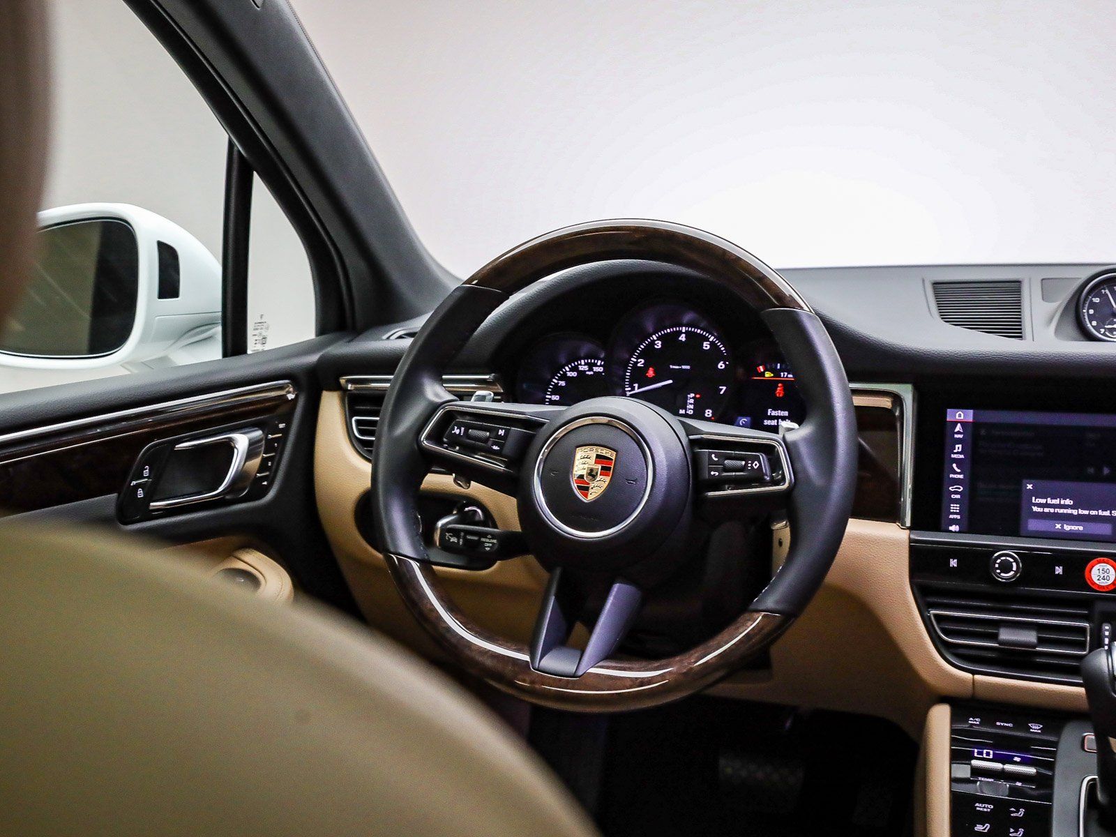 2025 Porsche Macan - Photo 19