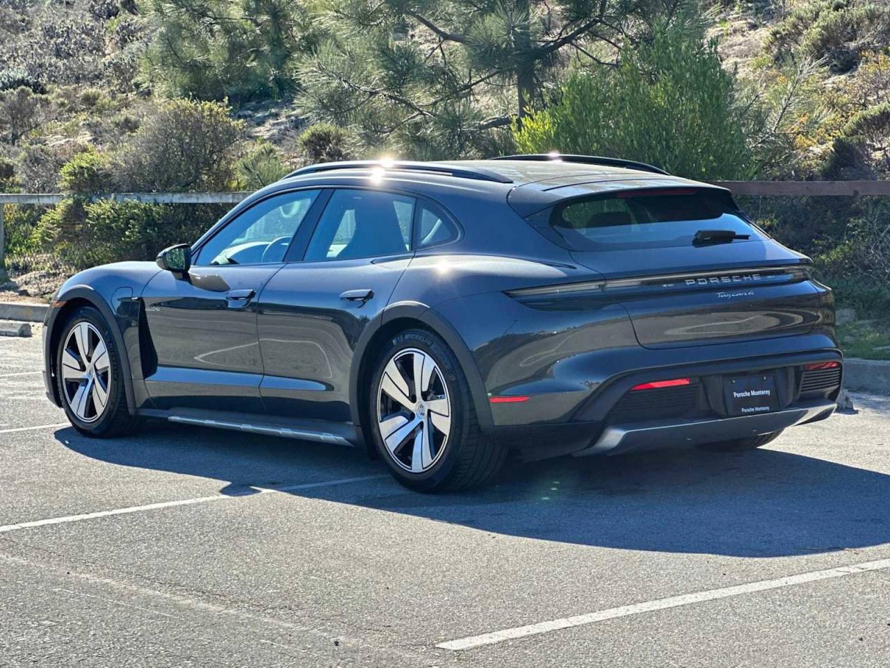 2025 Porsche Taycan 4 Cross Turismo photo 3