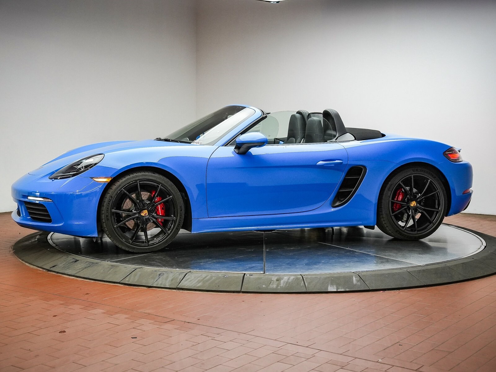 2025 Porsche Boxster S photo 2