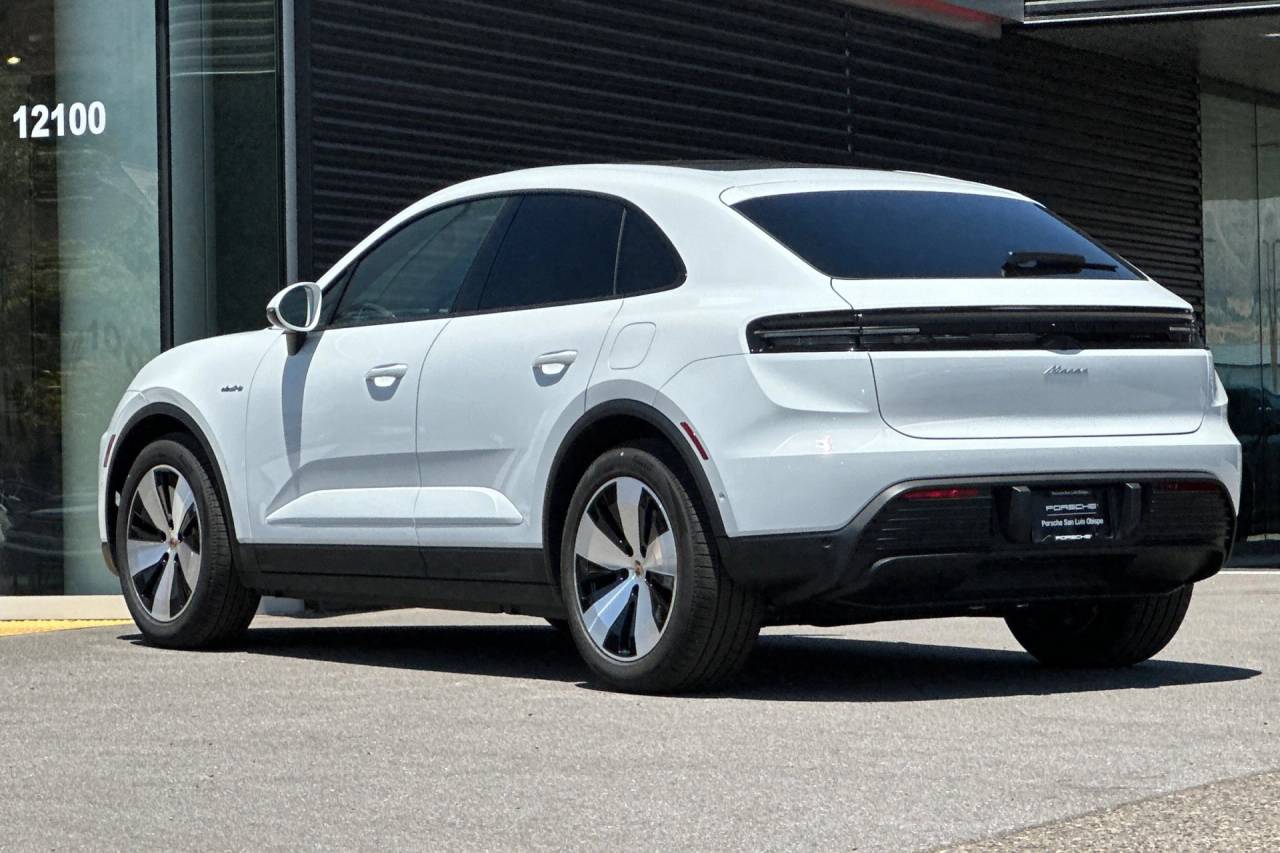 2025 Porsche Macan Electric photo 3