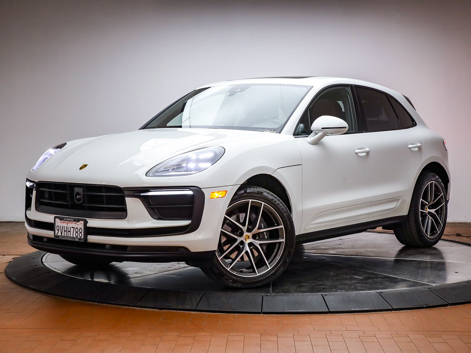 2025 Porsche Macan's photo