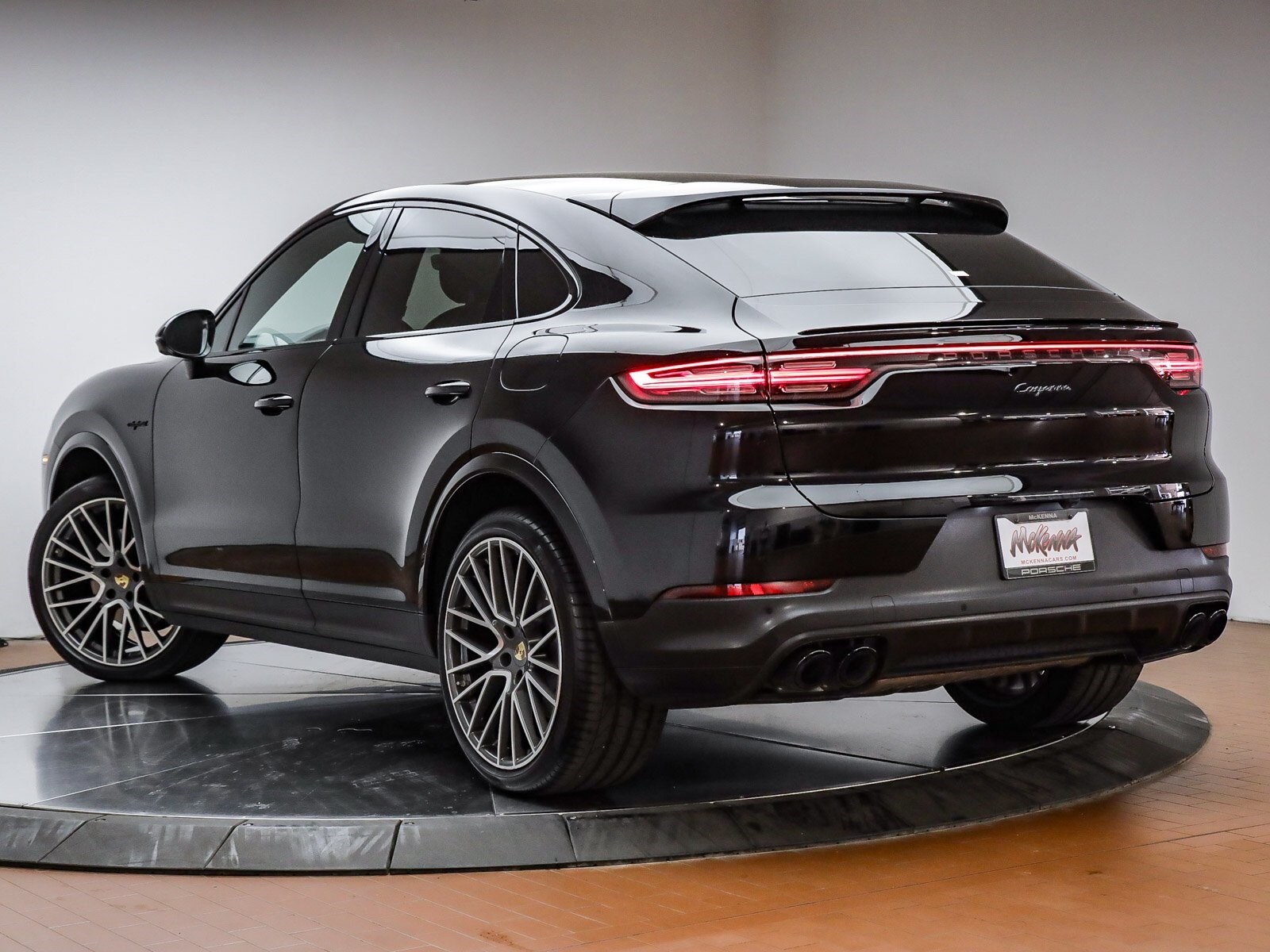 2023 Porsche Cayenne E-Hybrid Coupe Platinum Edition photo 3
