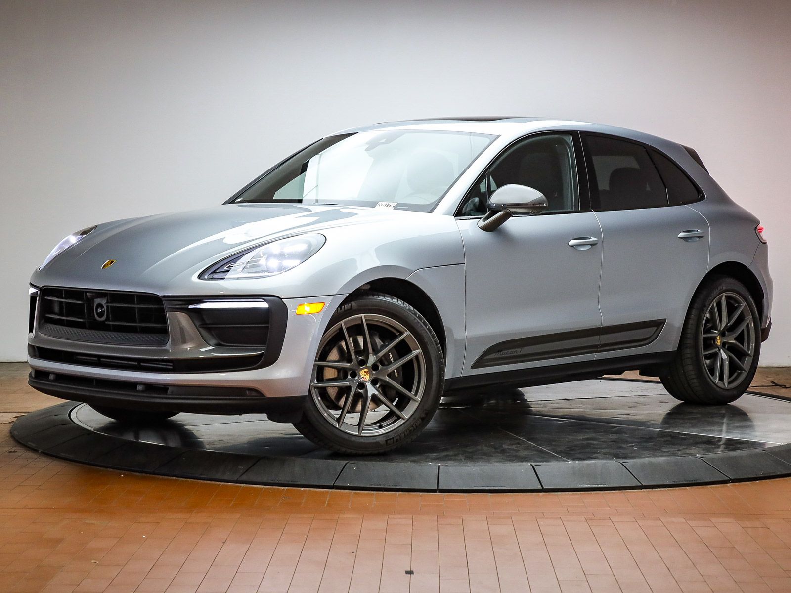 2025 Porsche Macan T