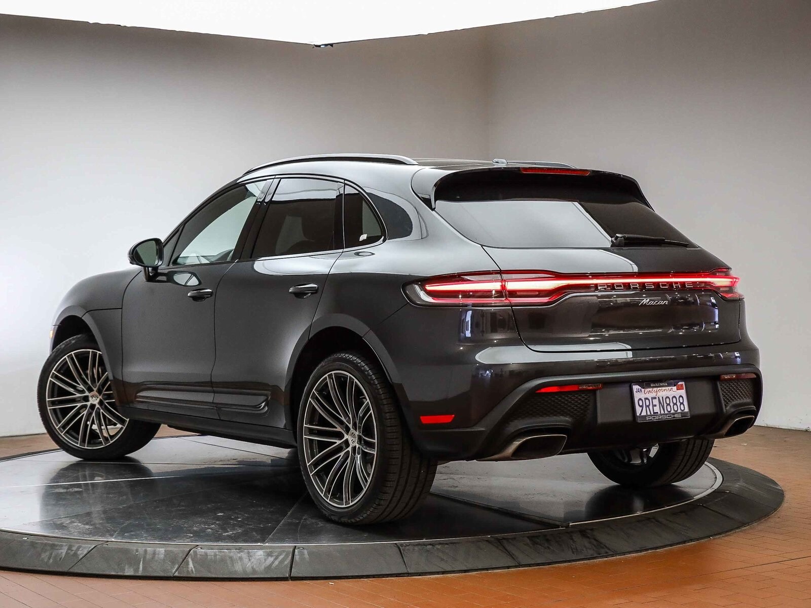 2025 Porsche Macan T photo 3