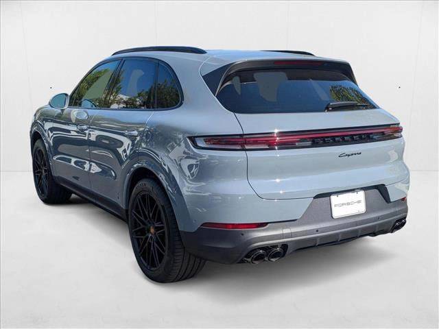 2025 Porsche Cayenne photo 2