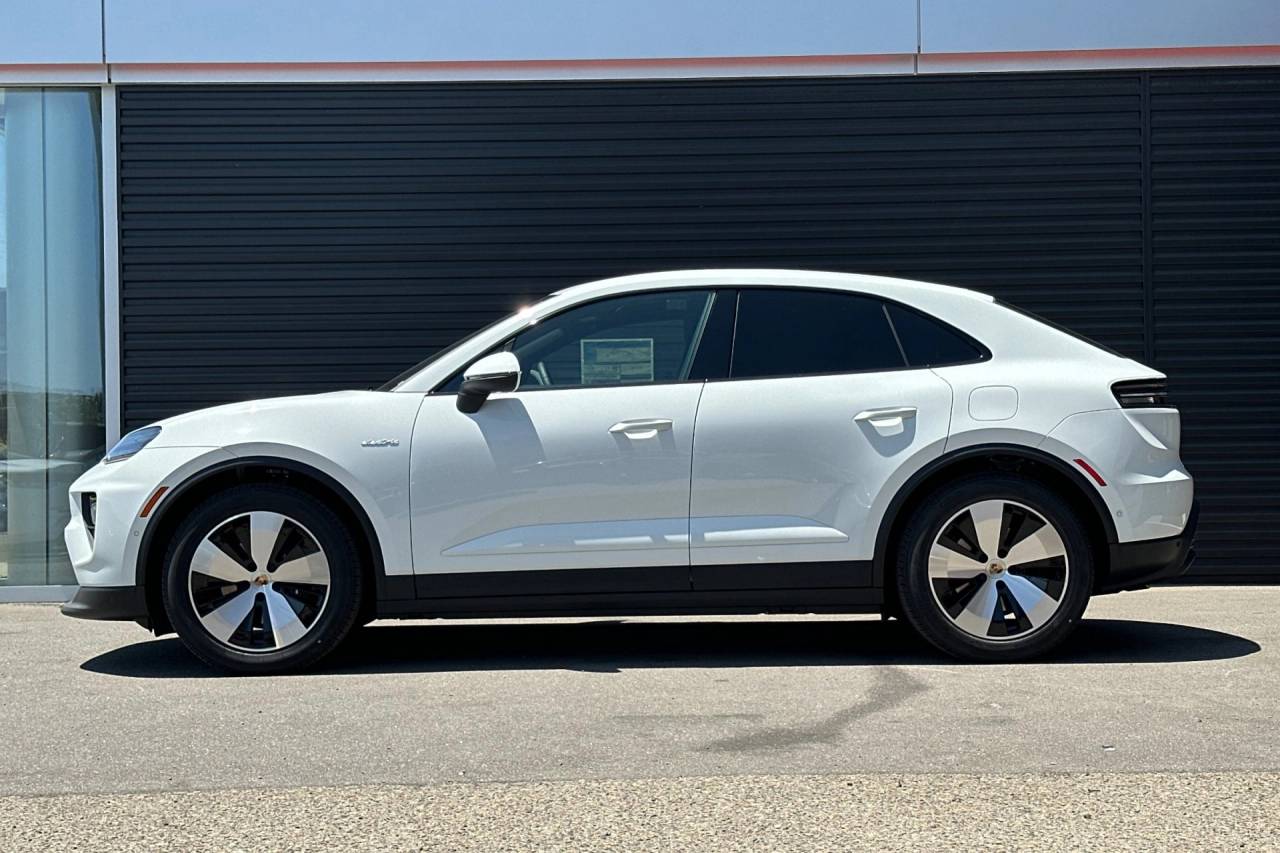 2025 Porsche Macan Electric photo 2