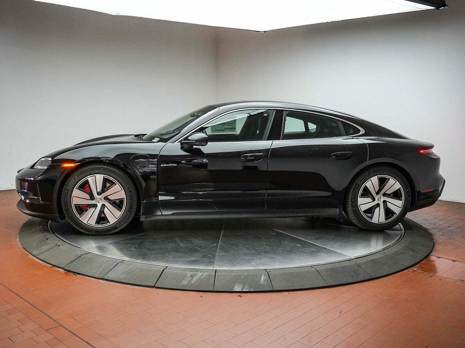 2025 Porsche Taycan 4S photo 2