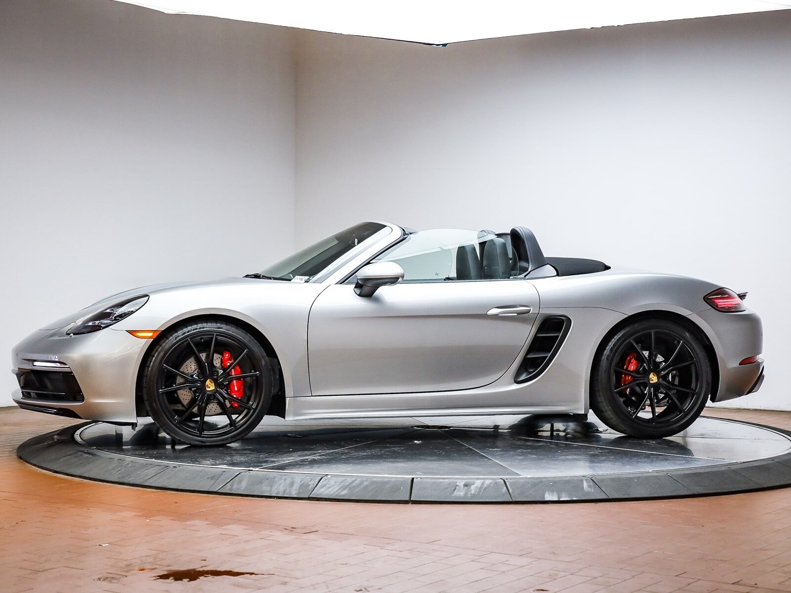 2025 Porsche Boxster S photo 2