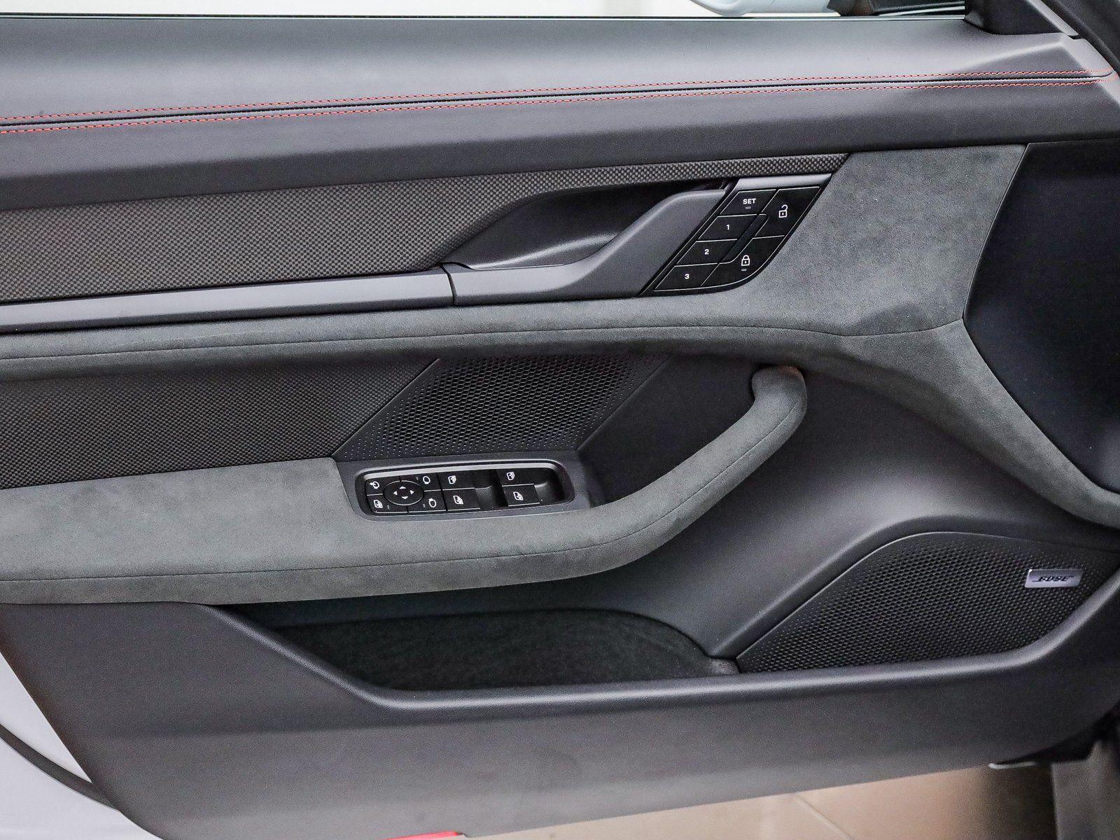 2025 Porsche Taycan GTS - Photo 24