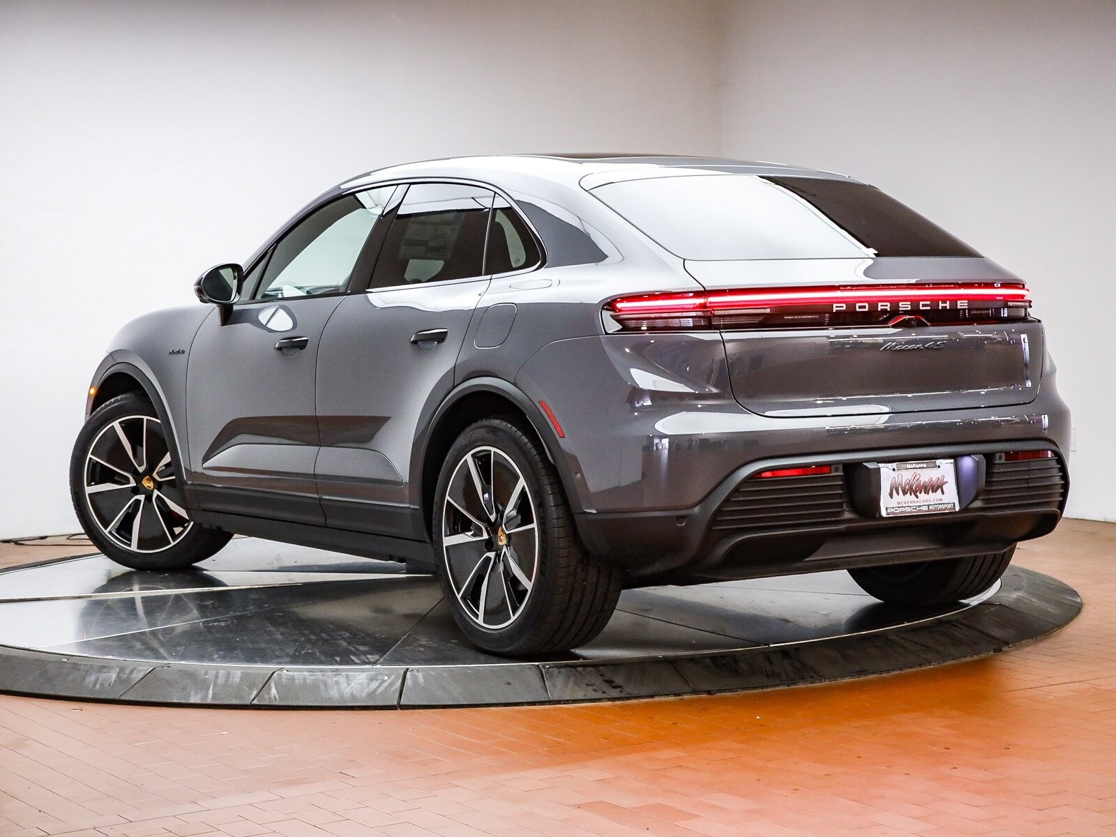 2025 Porsche Macan Electric photo 2