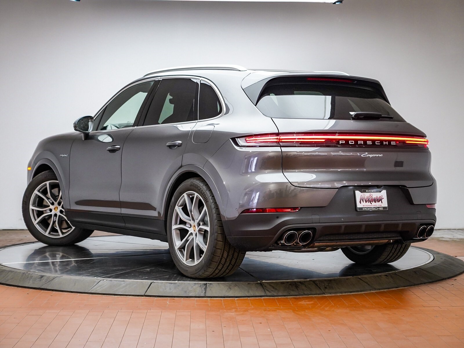 2025 Porsche Cayenne E-Hybrid photo 3