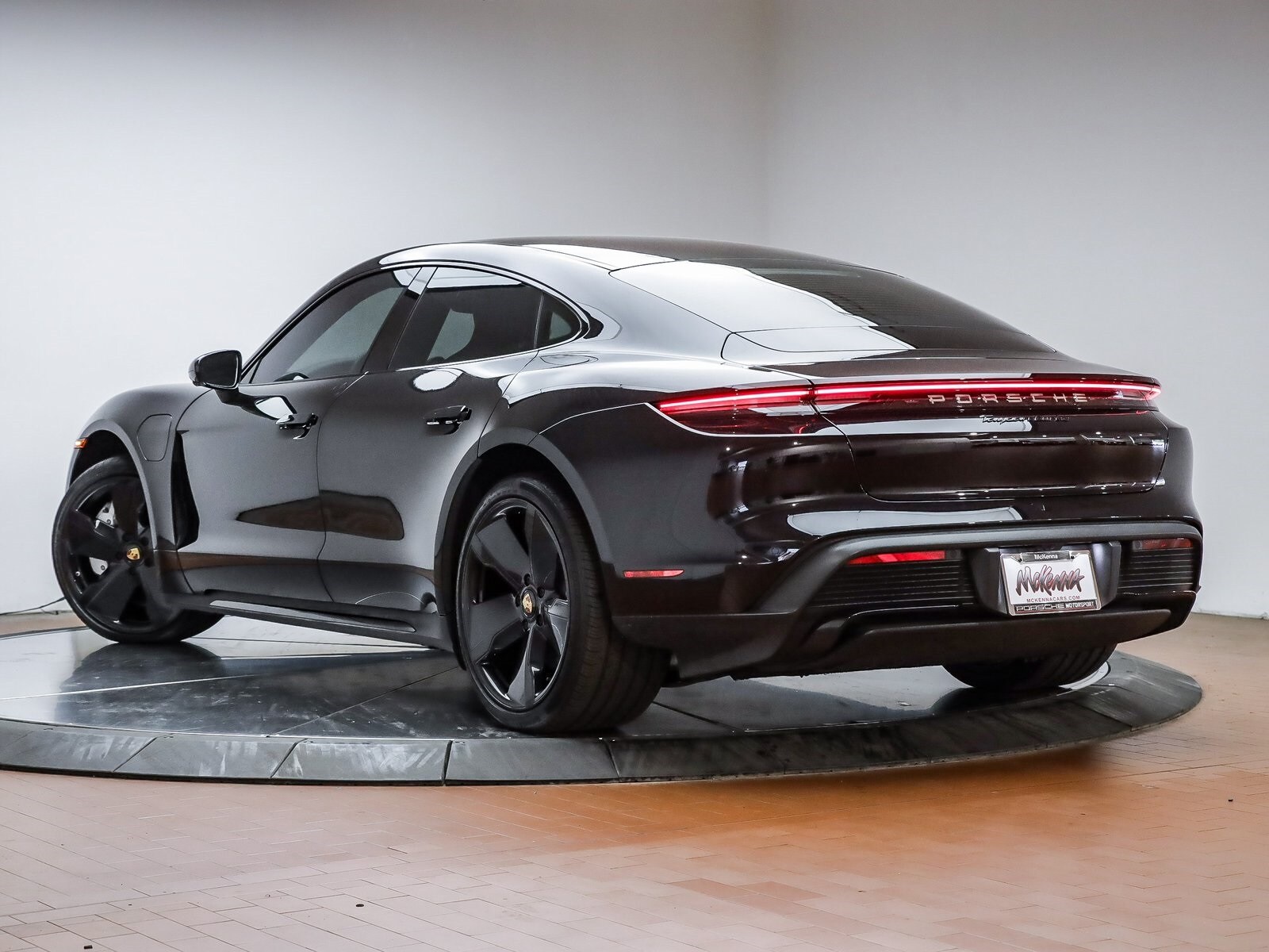2021 Porsche Taycan Turbo photo 3