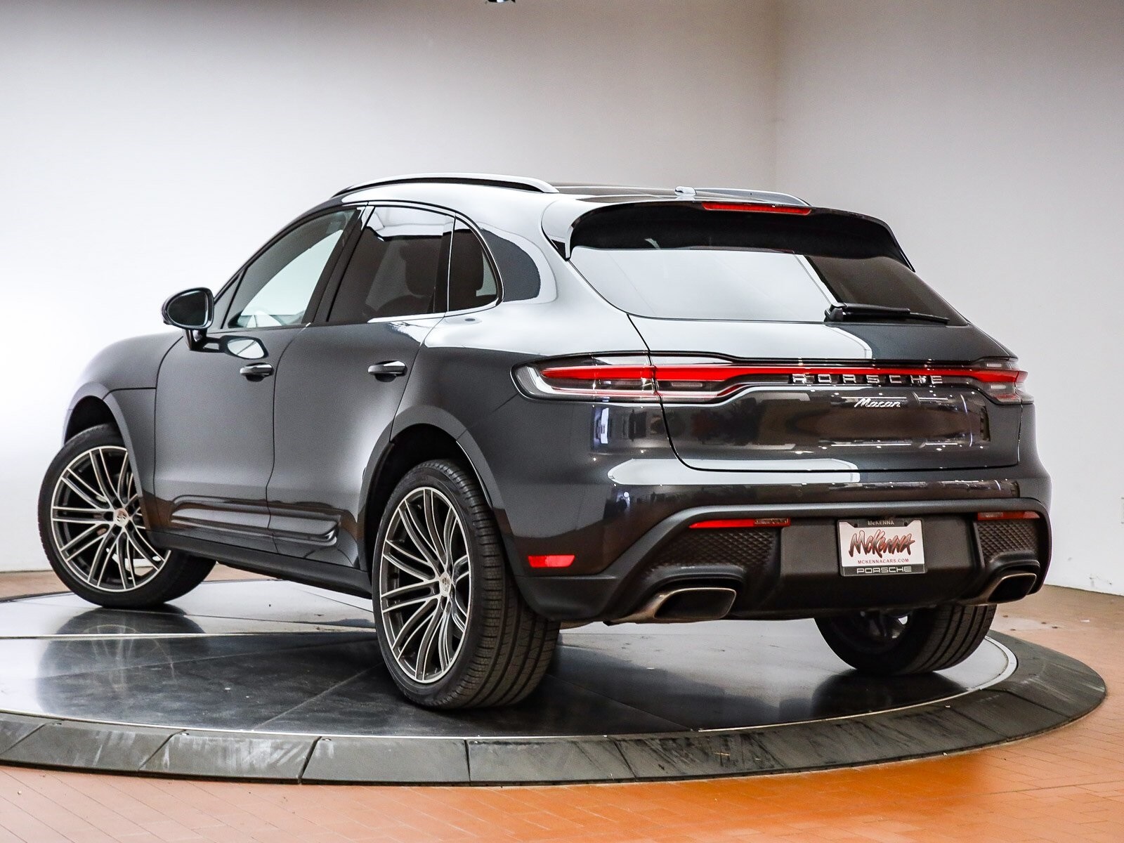2025 Porsche Macan T photo 3