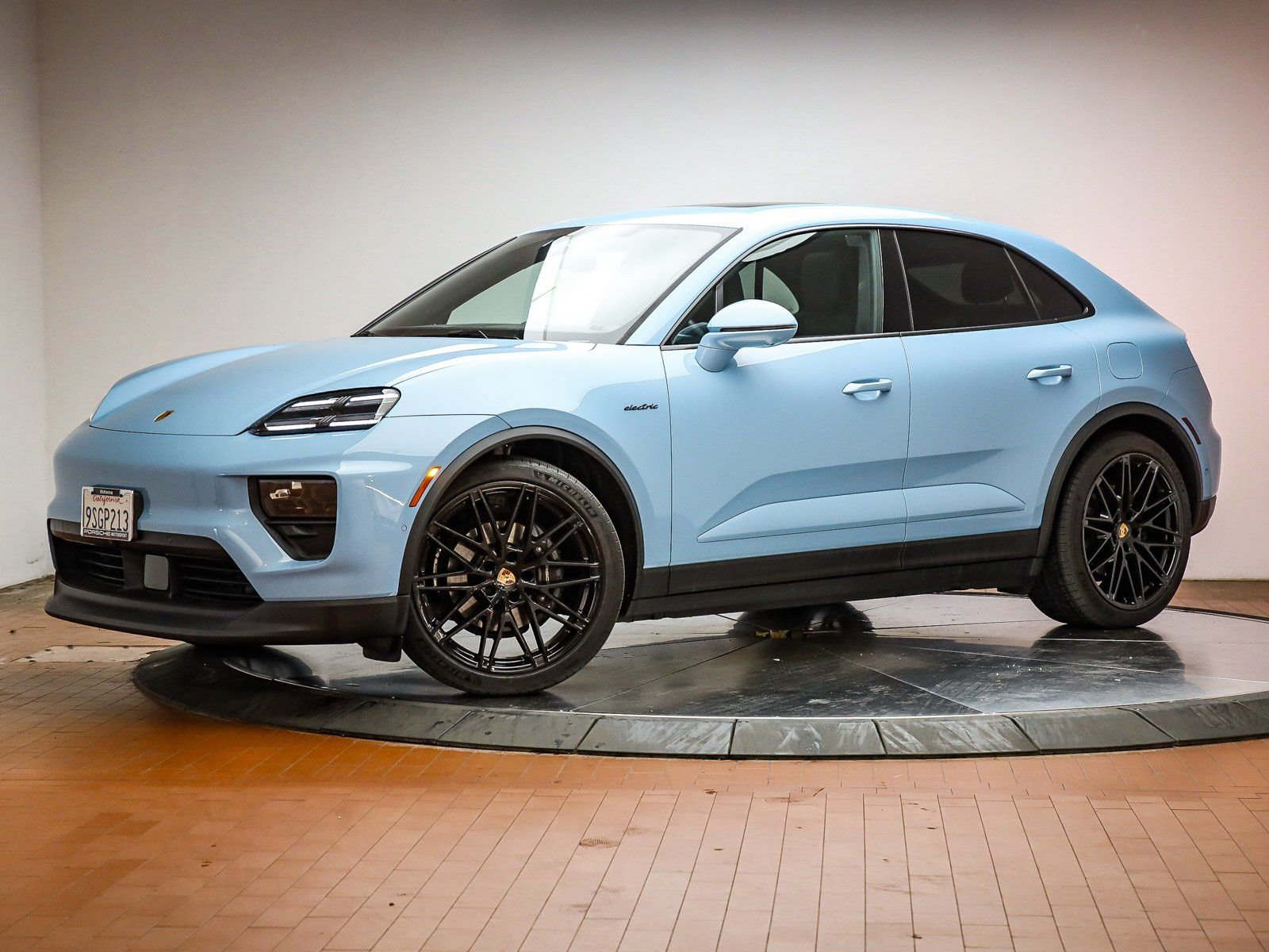 2025 Porsche Macan Base