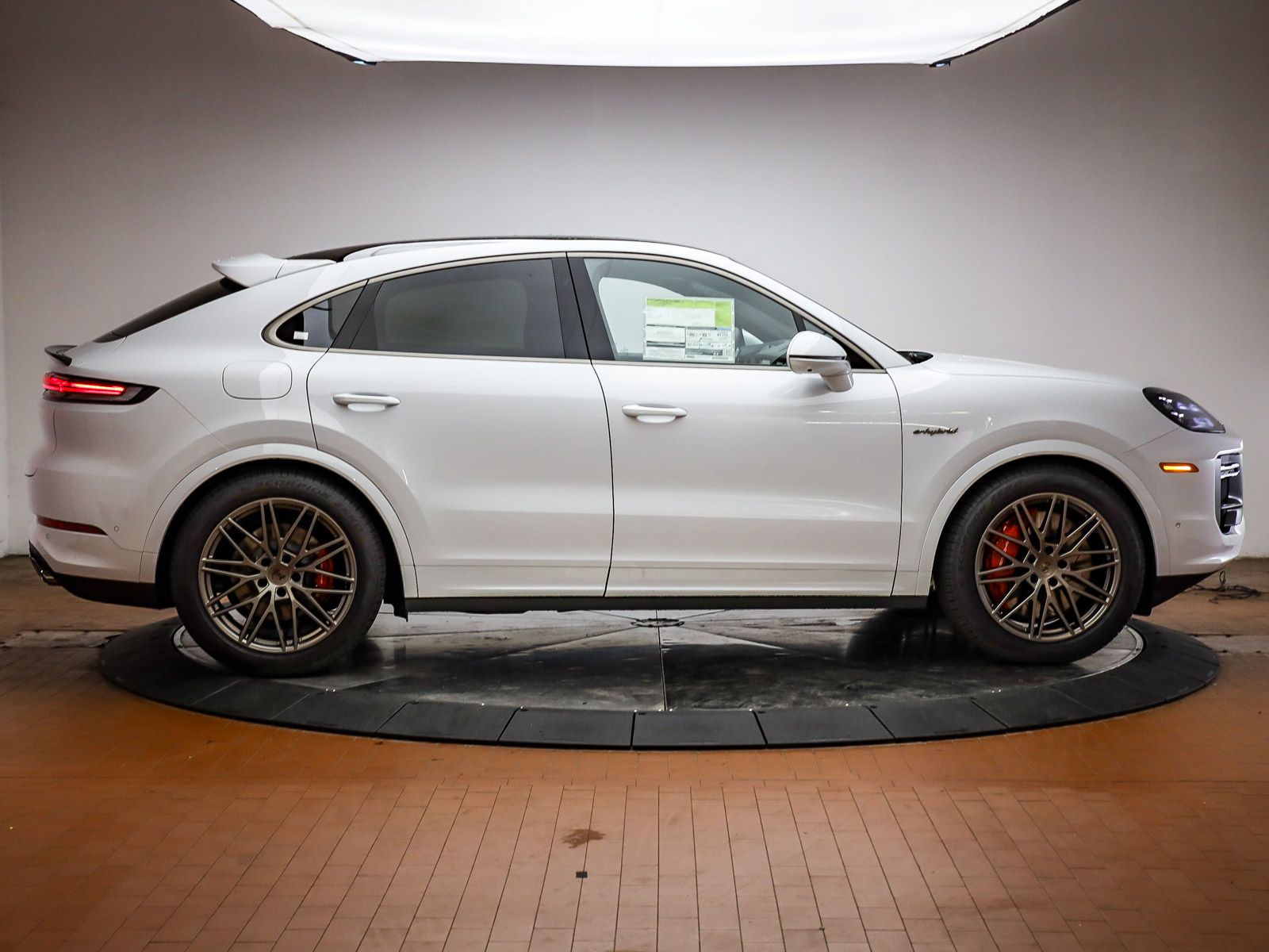 2026 Porsche Cayenne Coup Turbo E-Hybrid - Photo 13