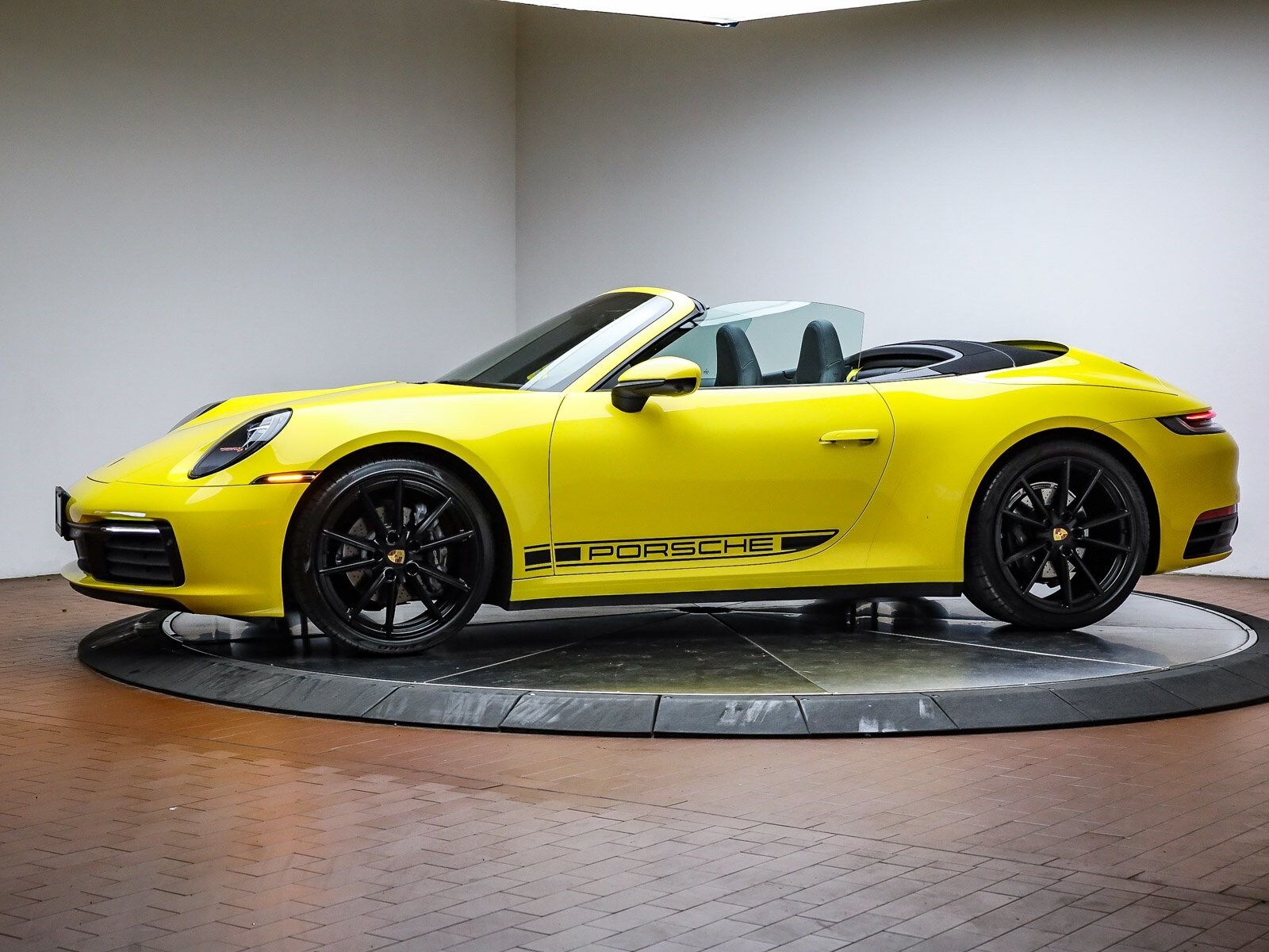 2023 Porsche 911 4 photo 2