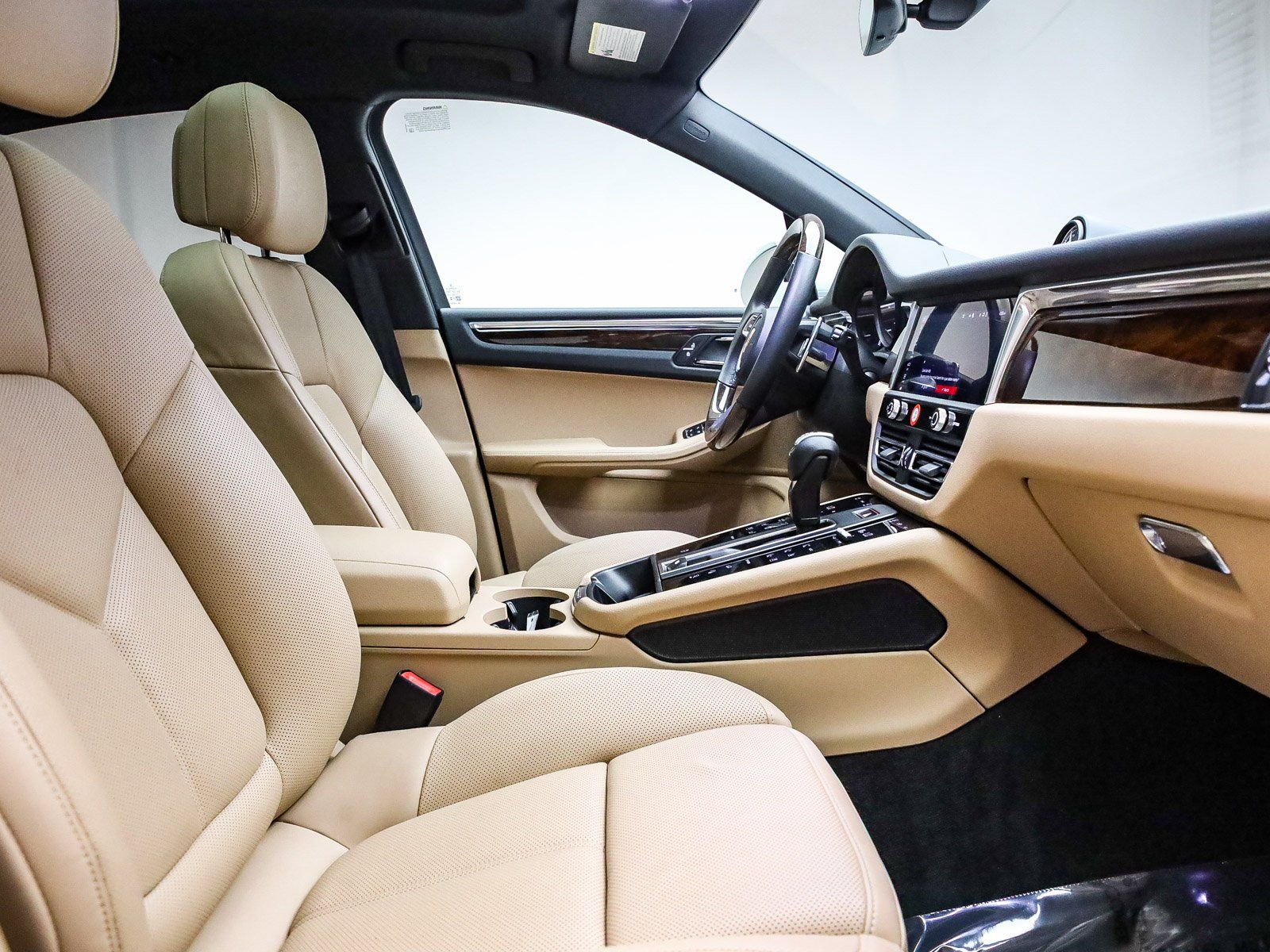 2025 Porsche Macan - Photo 21