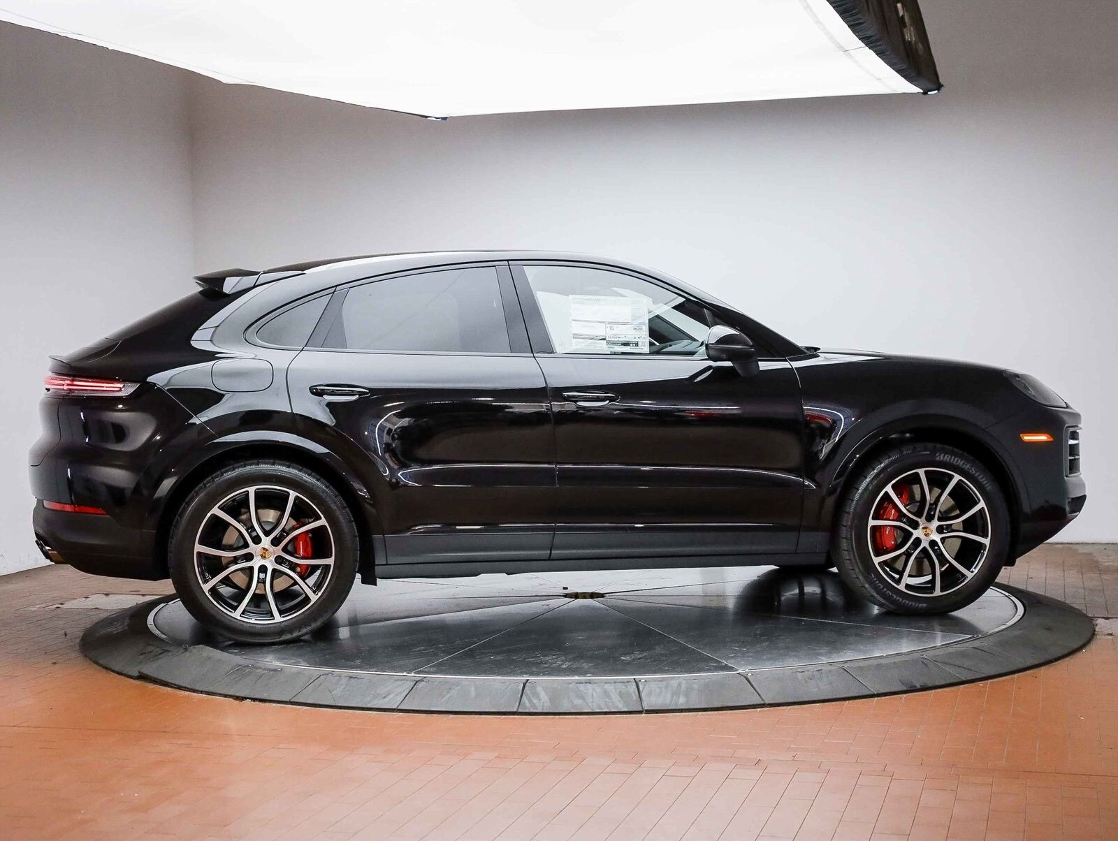 2025 Porsche Cayenne S Coupe photo 3