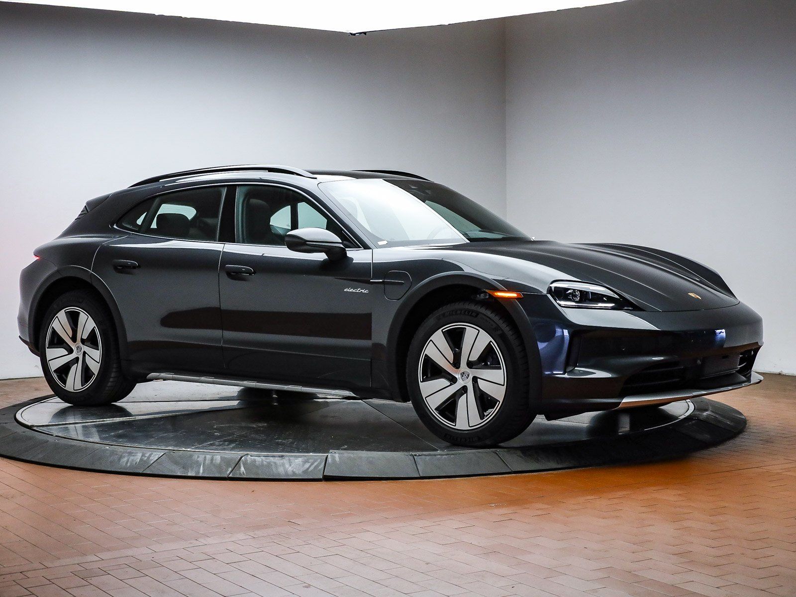 2025 Porsche Taycan Base - Photo 15