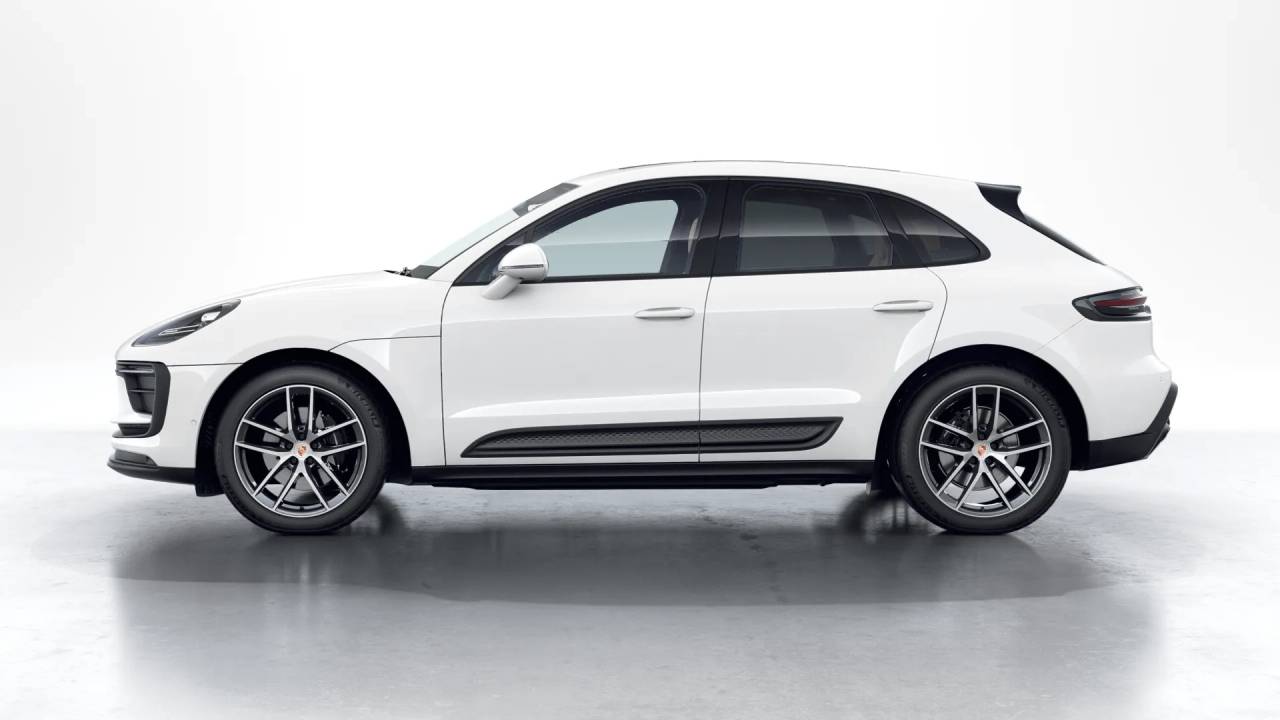 2026 Porsche Macan T photo 2