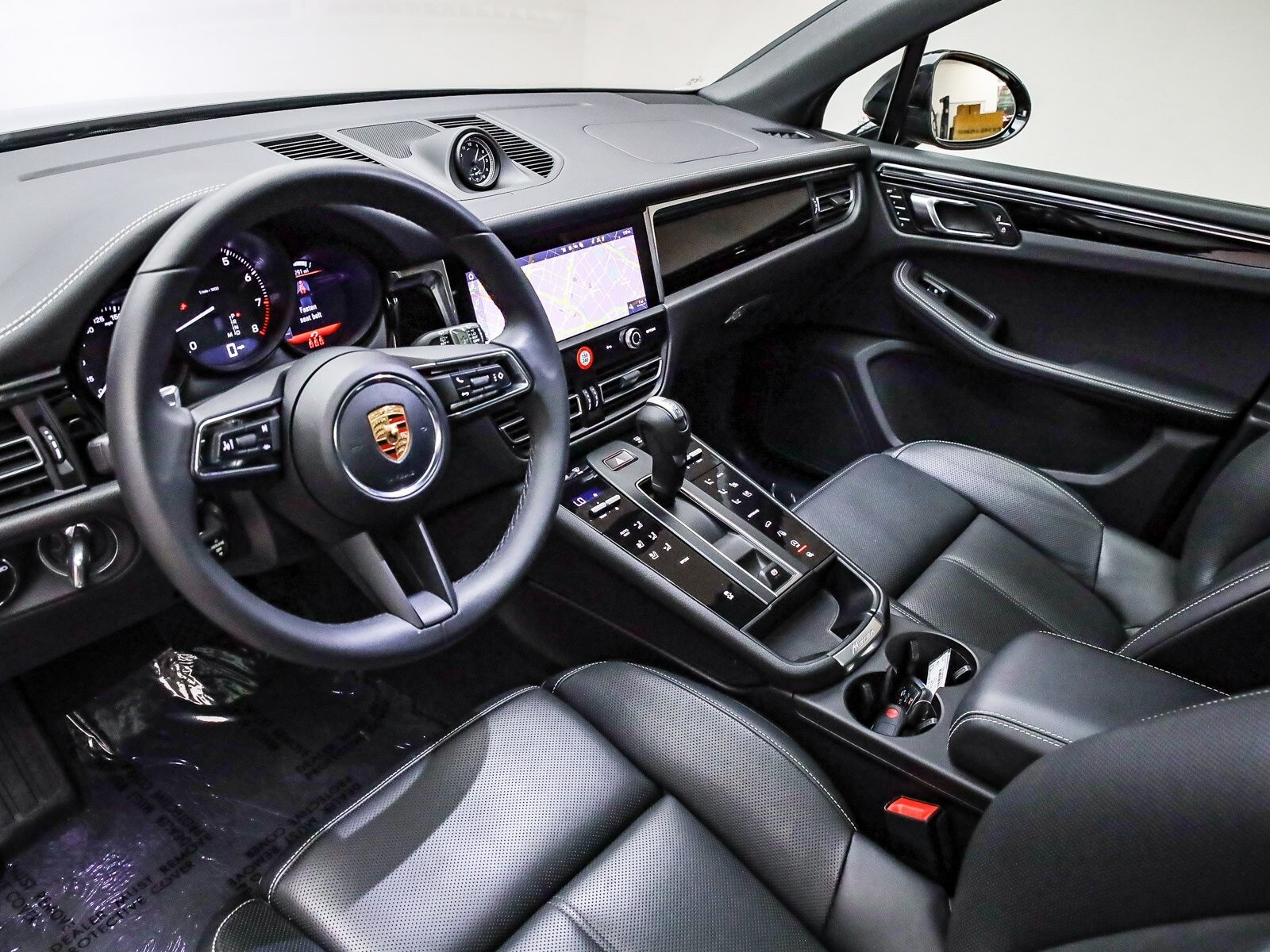 2025 Porsche Macan T photo 4