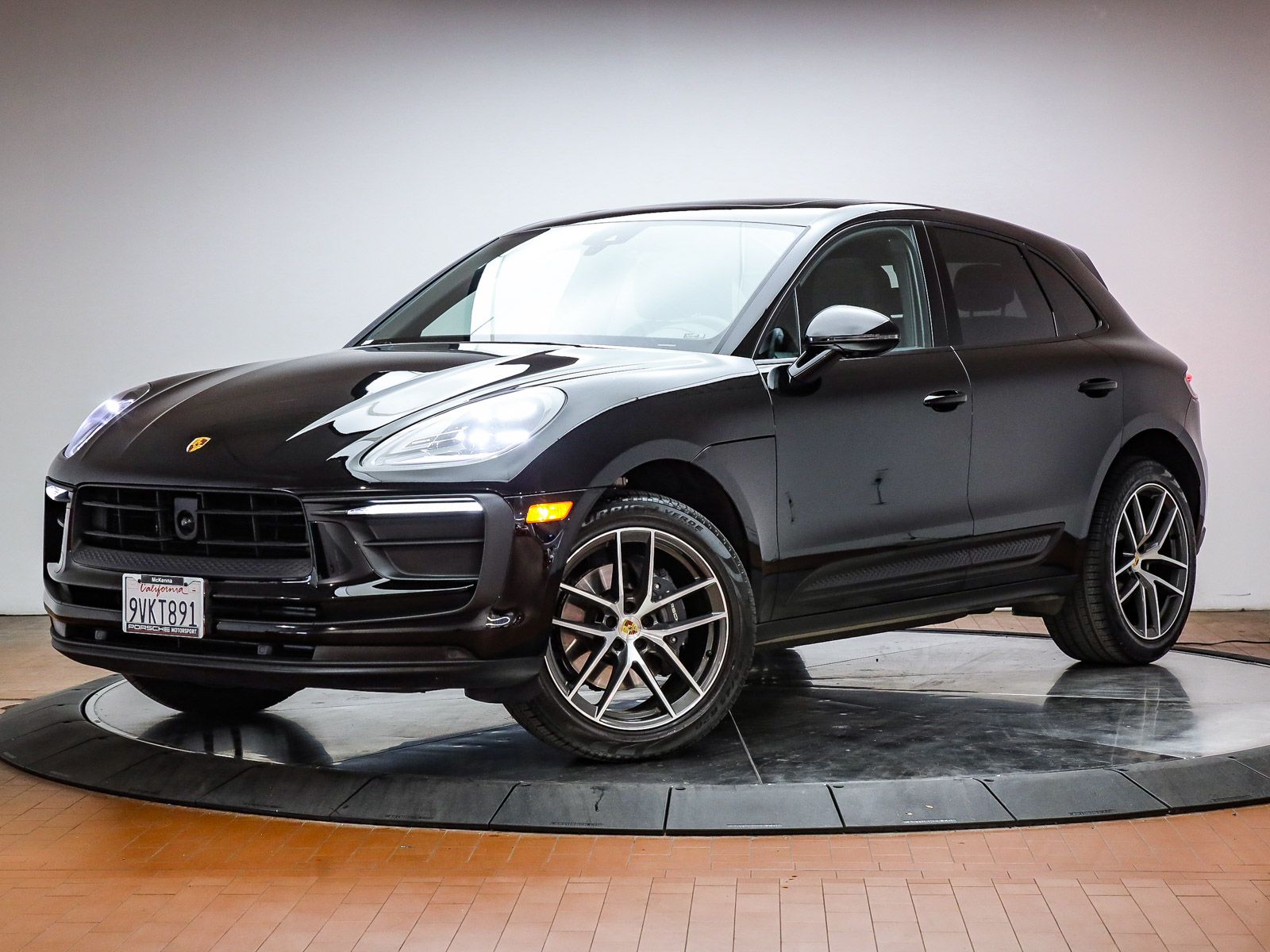 2025 Porsche Macan's photo