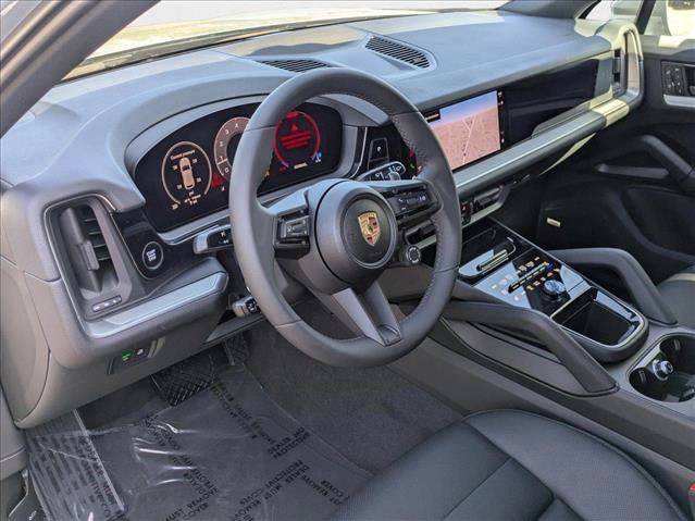 2025 Porsche Cayenne photo 3