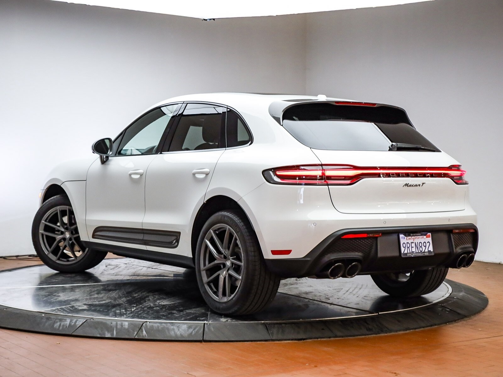 2025 Porsche Macan T photo 3