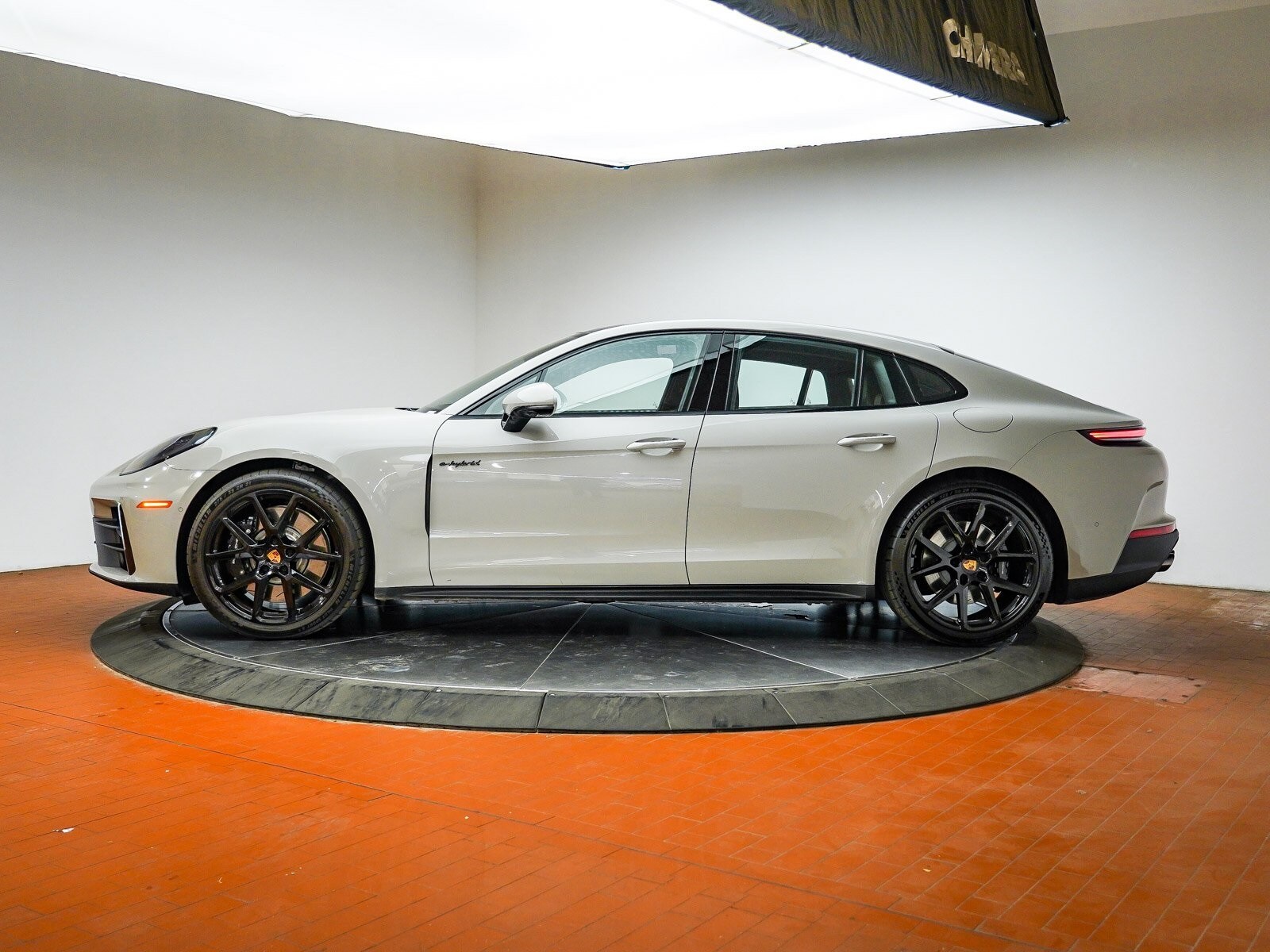 2025 Porsche Panamera E-Hybrid 4S photo 2