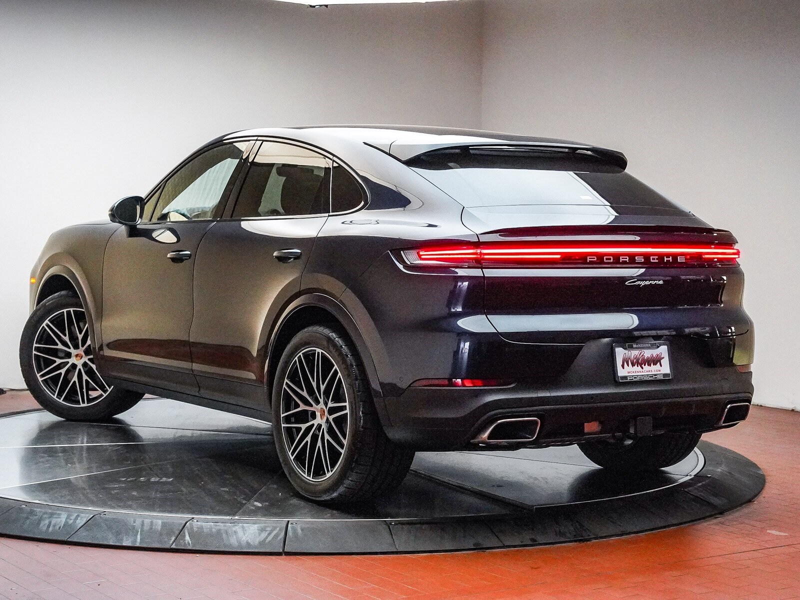2025 Porsche Cayenne Coupe photo 3
