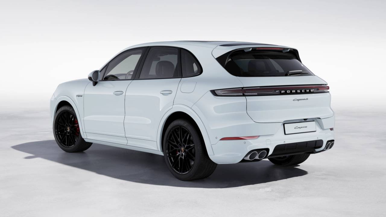 2026 Porsche Cayenne S E-Hybrid photo 3