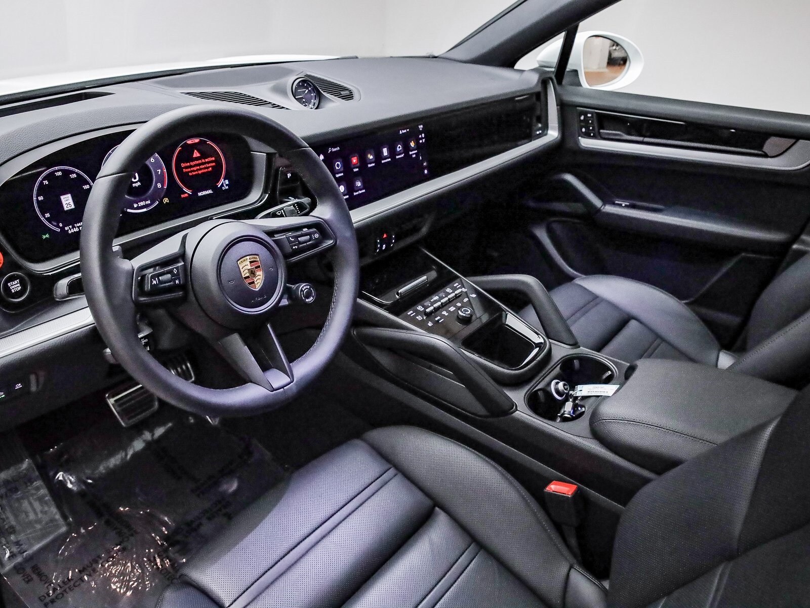 2025 Porsche Cayenne Coupe S photo 4