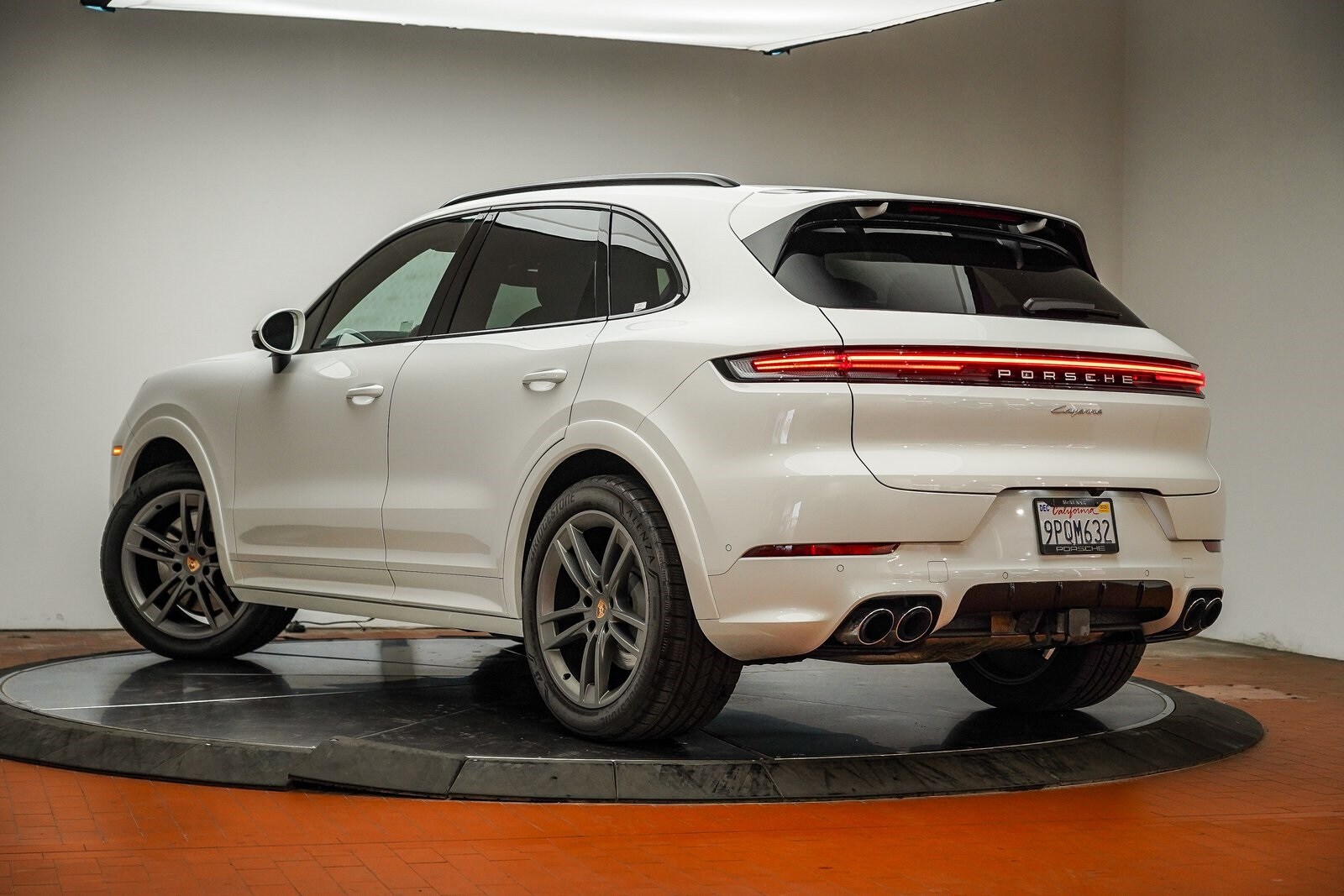 2025 Porsche Cayenne photo 3