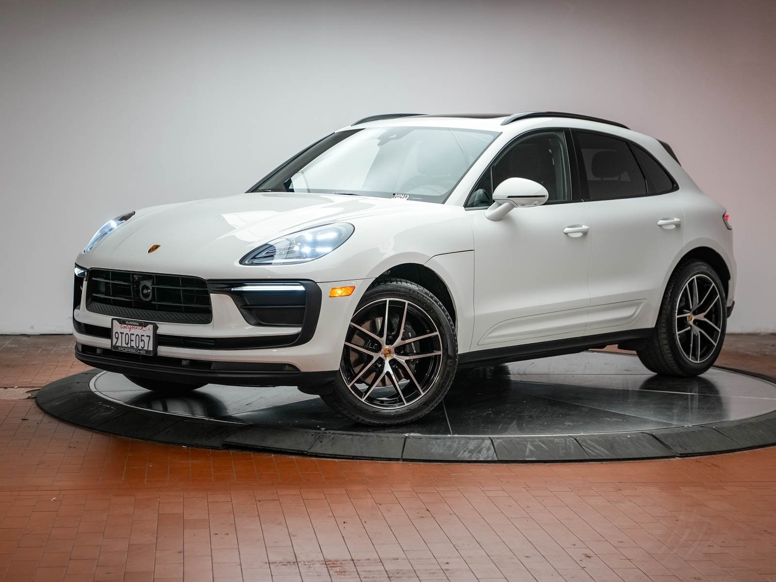 2025 Porsche Macan T