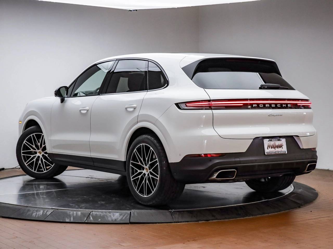 2025 Porsche Cayenne photo 3
