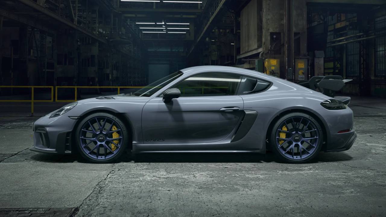 2025 Porsche Cayman GT4 RS photo 2