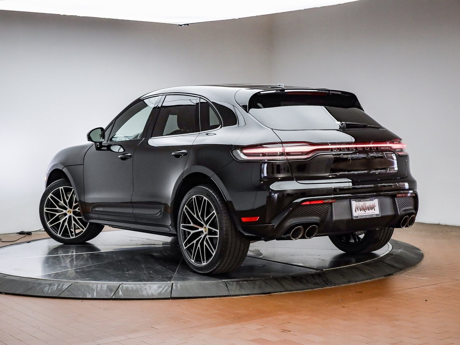 2025 Porsche Macan GTS photo 2